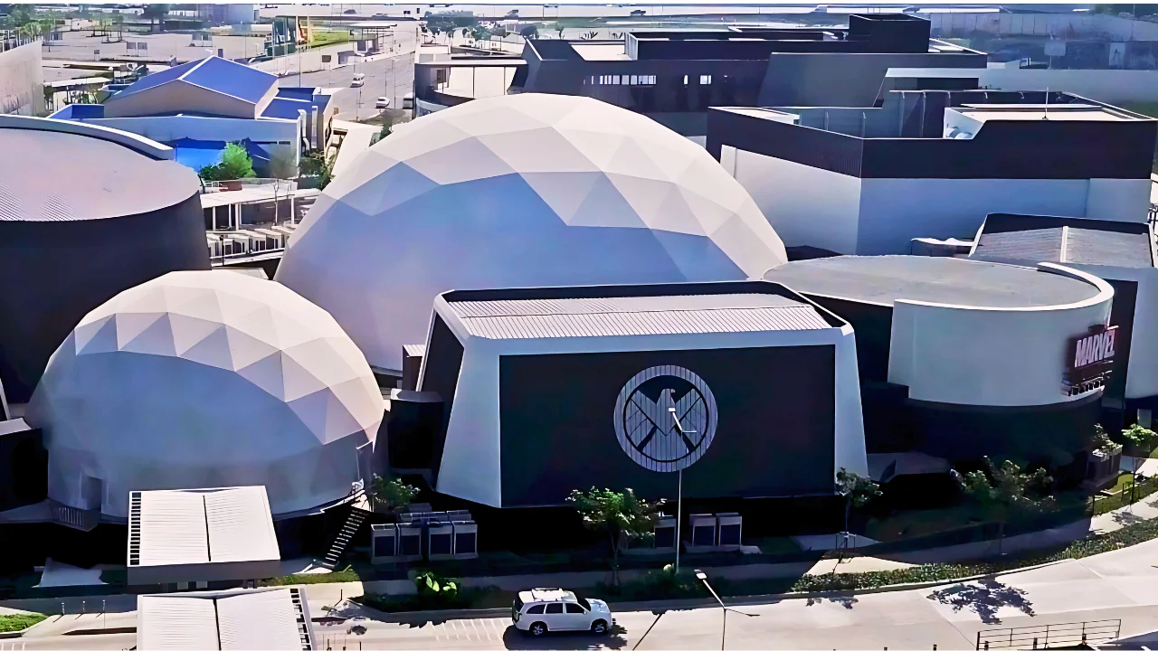 Delivers Frameless 21x10M Projection Screen